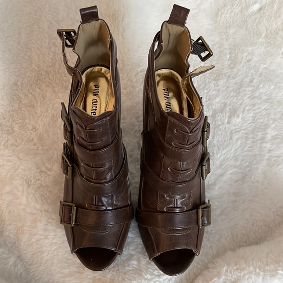 Great condition brown peep toe shoes with side buckles - size 9.5 - Picture 4 of 7